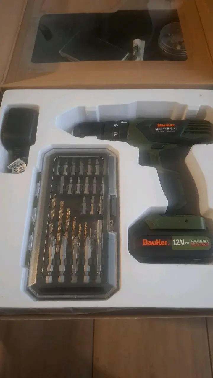 Taladro Inalámbrico Bauker 12V con Accesorios - 1