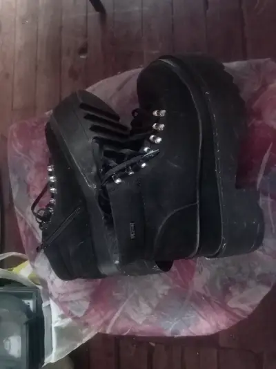 Botas negras de plataforma con cordones - miniatura 1