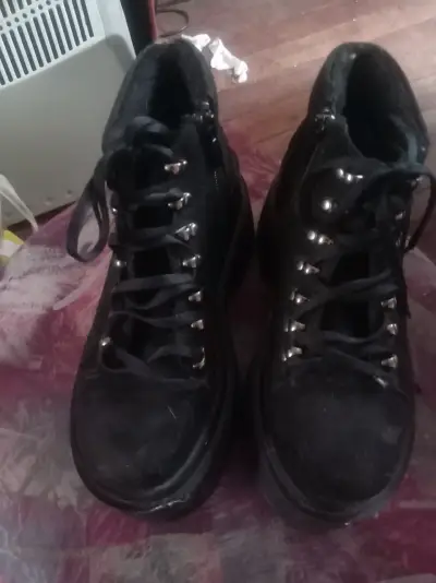 Botas negras de plataforma con cordones - miniatura 2