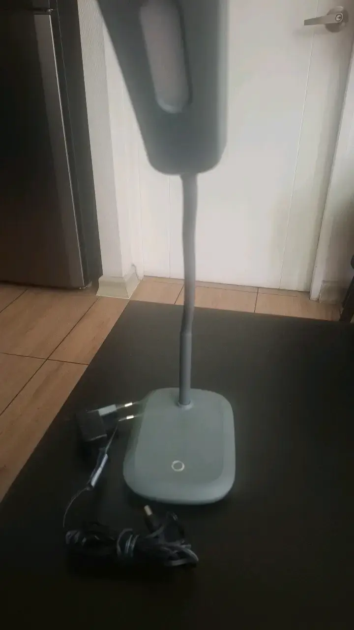 Lámpara de escritorio LED con cargador USB - 2