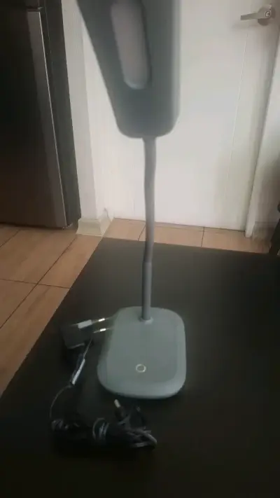 Lámpara de escritorio LED con cargador USB - miniatura 2