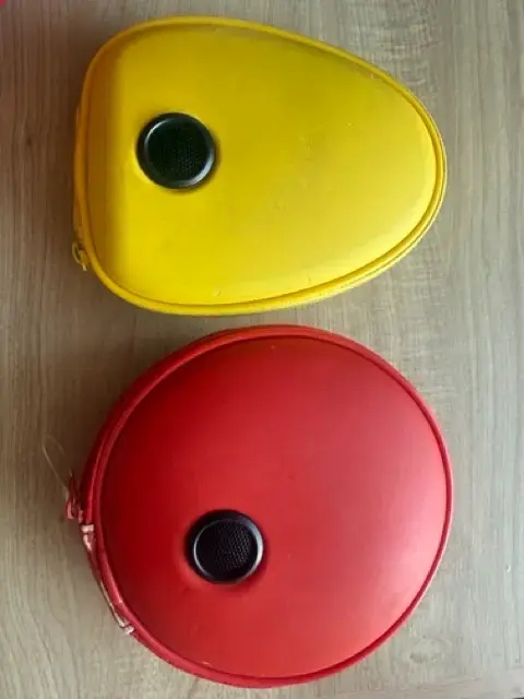 Parlantes portátiles M&M's amarillo y rojo - 2