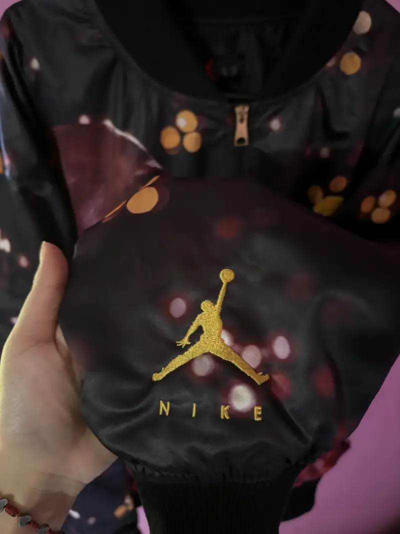 Chaqueta Nike Jordan con diseño gráfico