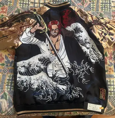 CHAQUETA SUKAJAN ONE PIECE - SHANKS "EL PELIRROJO - miniatura 1