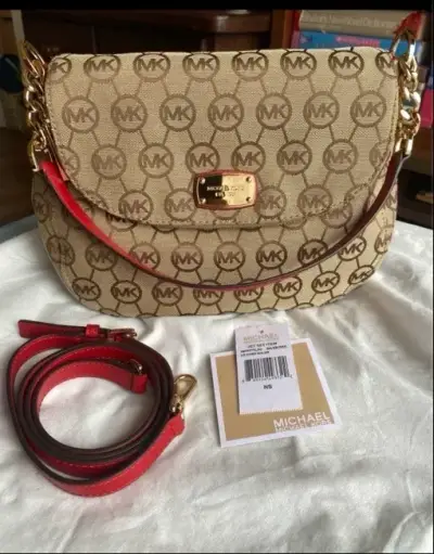 Cartera Michael Kors con correa roja y logo MK - miniatura 1