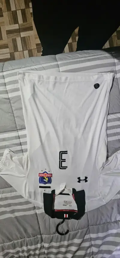 Camiseta Colo-Colo Under Armour Blanca - miniatura 1