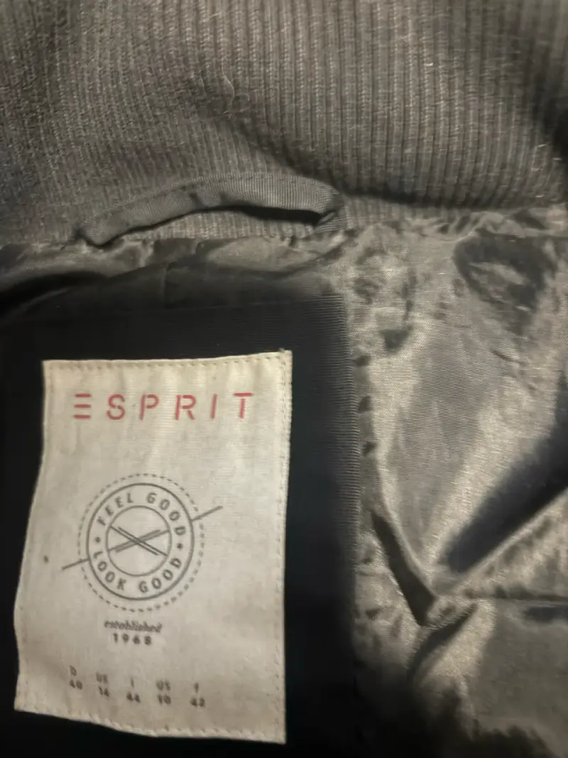 Parka larga negra  con capucha impermeable - 2