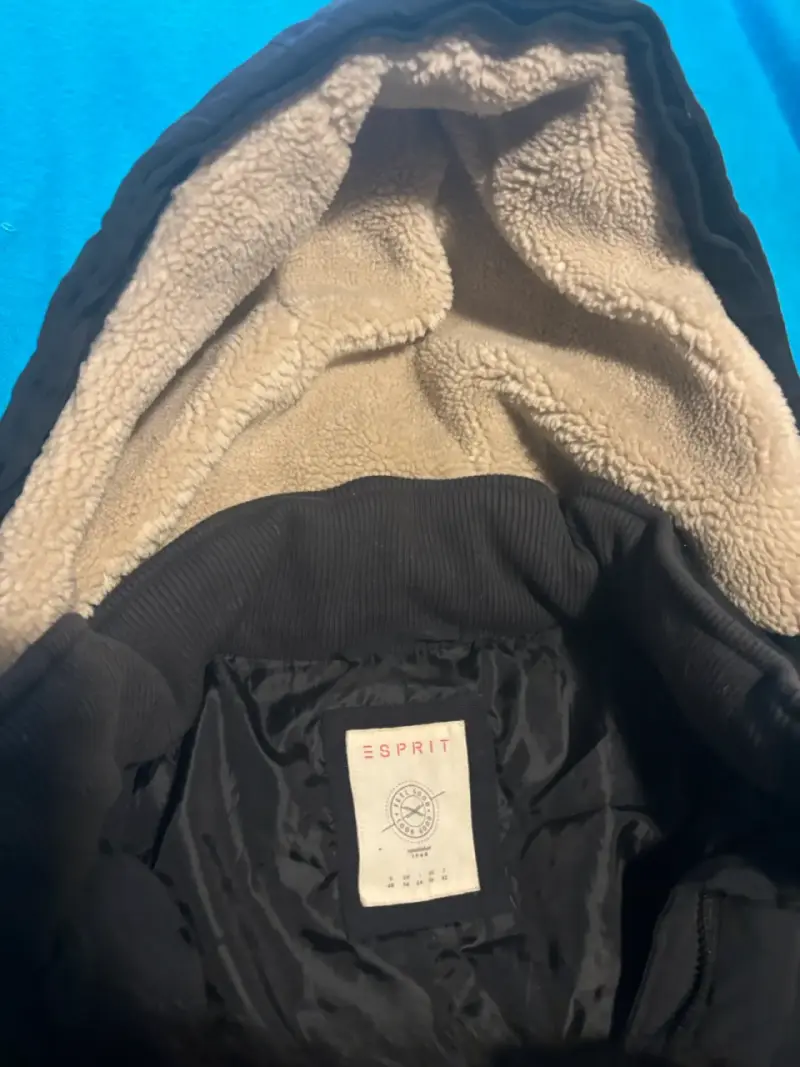 Parka larga negra  con capucha impermeable - 3