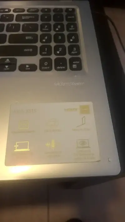Notebook ASUS con pantalla de 15 pulgadas - miniatura 3