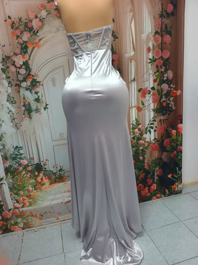 Vestido de fiesta largo plateado con espalda descubierta - 2