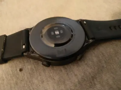 Reloj inteligente Huawei con correa negra - miniatura 2