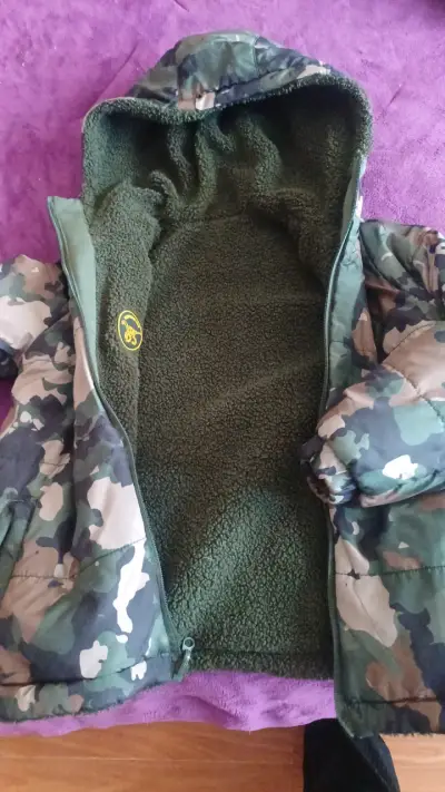 Chaqueta polar verde con capucha - miniatura 2