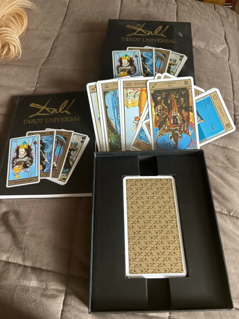 Tarot Universal Dalí con cartas ilustradas - 2