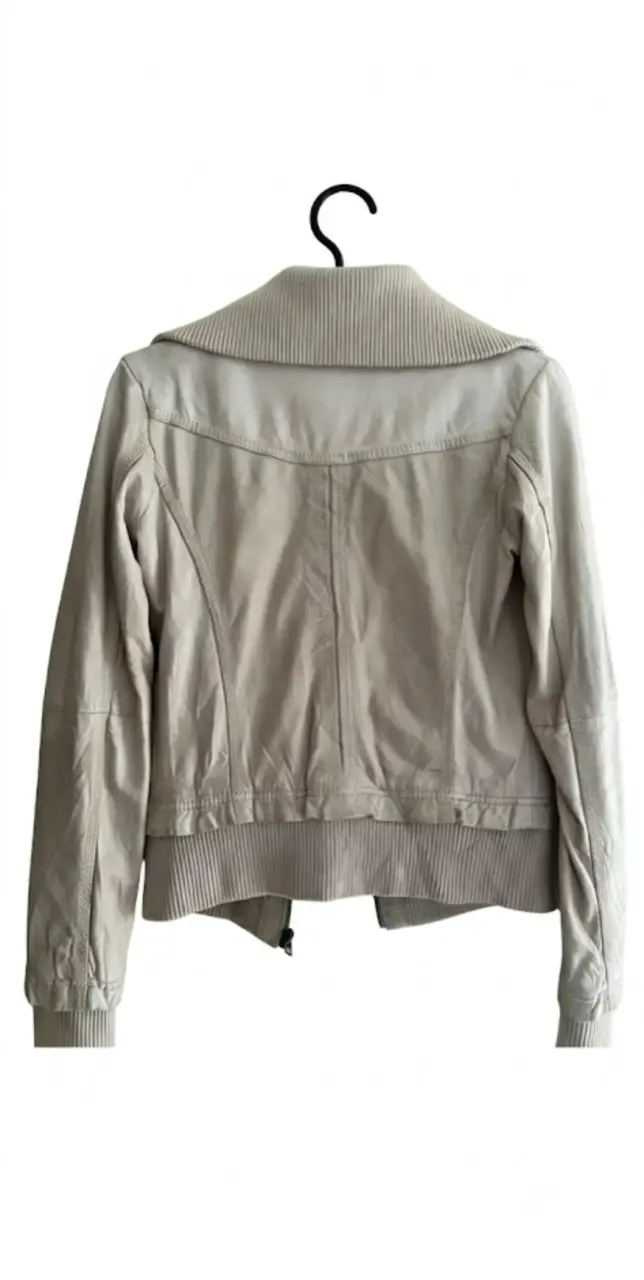 Chaqueta de mujer beige Bershka con bolsillos - 2