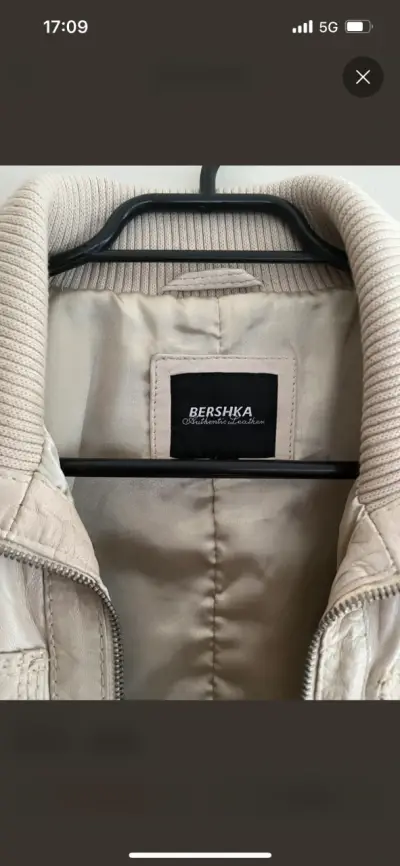 Chaqueta de mujer beige Bershka con bolsillos - miniatura 5