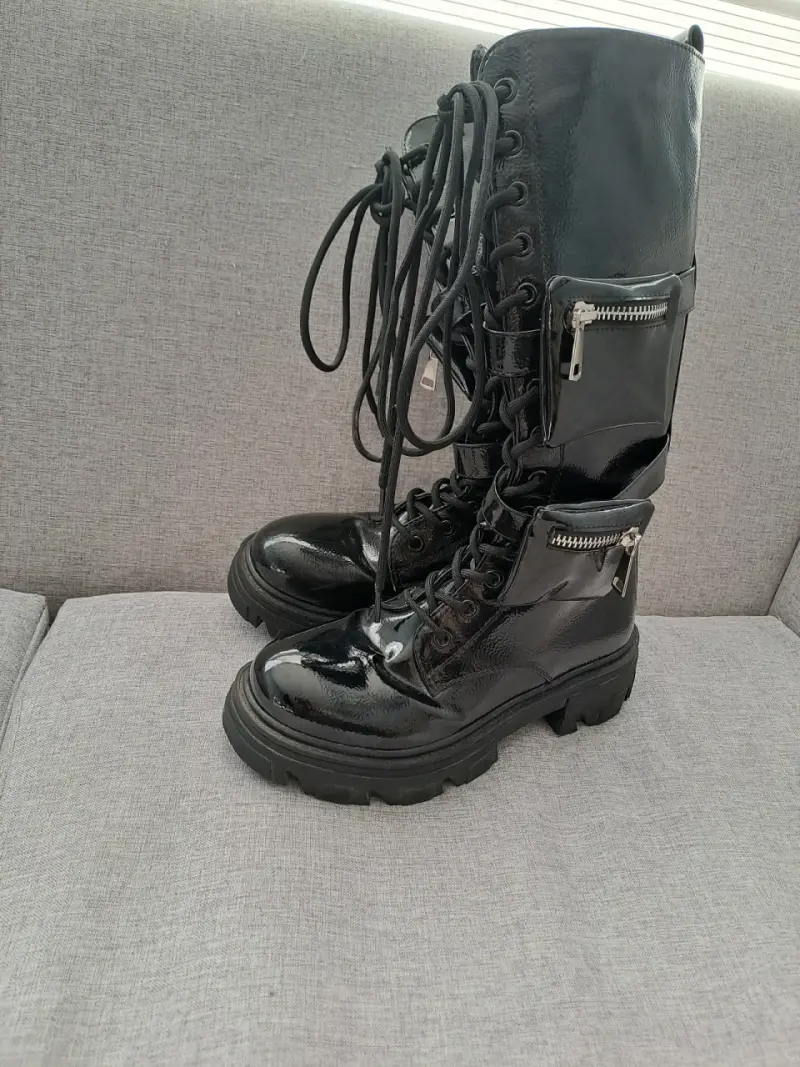 Botas negras de charol con bolsillos - 2