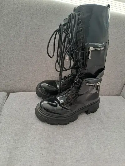 Botas negras de charol con bolsillos - miniatura 2