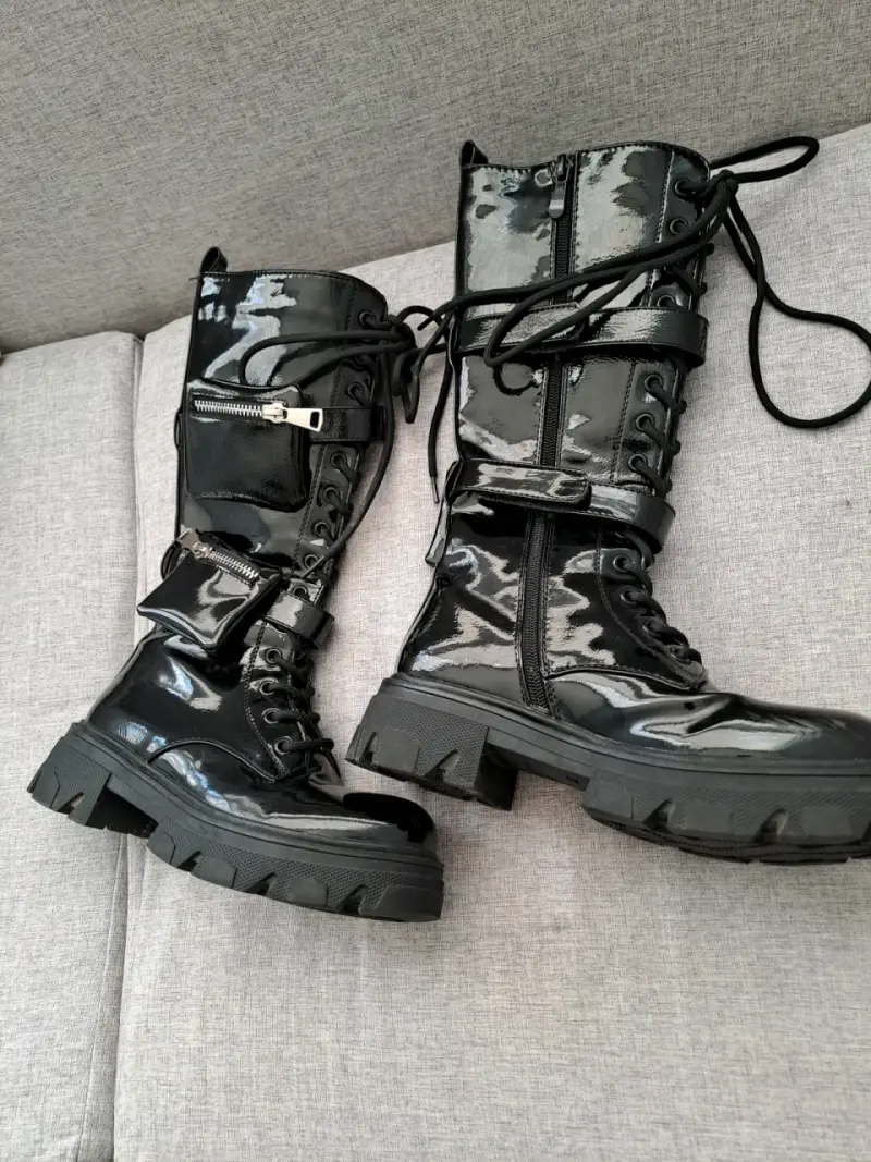 Botas negras de charol con bolsillos - 3