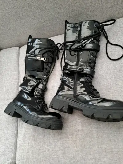 Botas negras de charol con bolsillos - miniatura 3