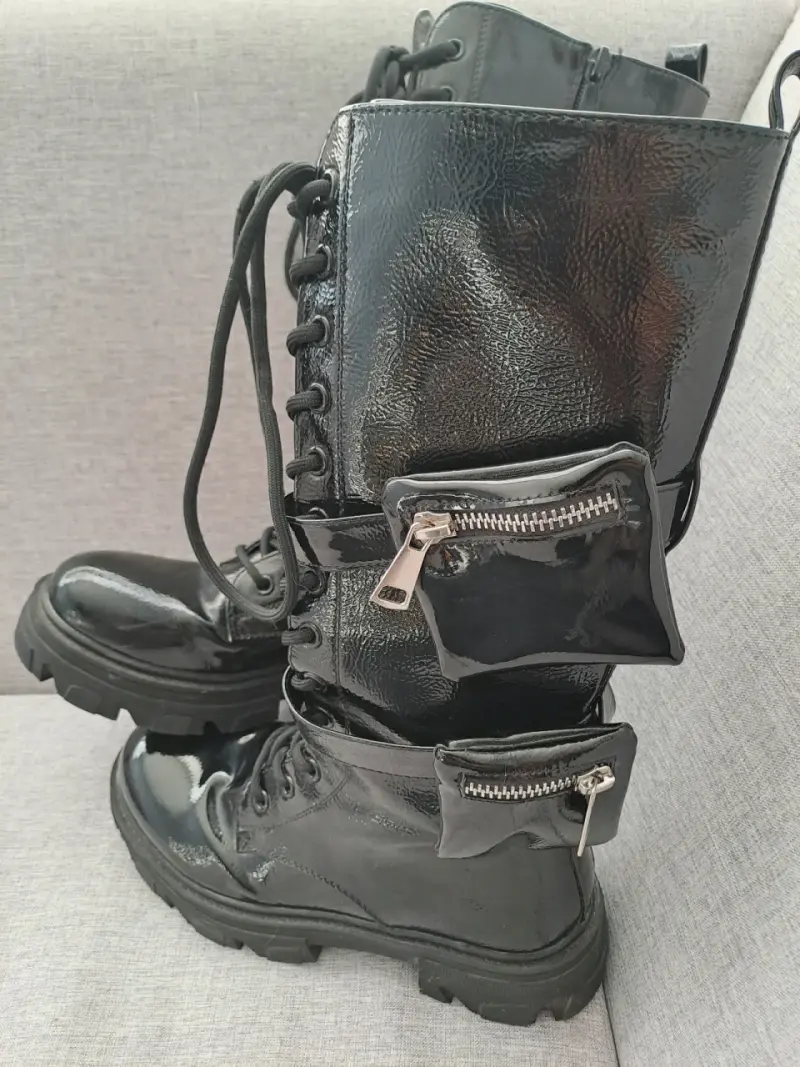 Botas negras de charol con bolsillos - 5