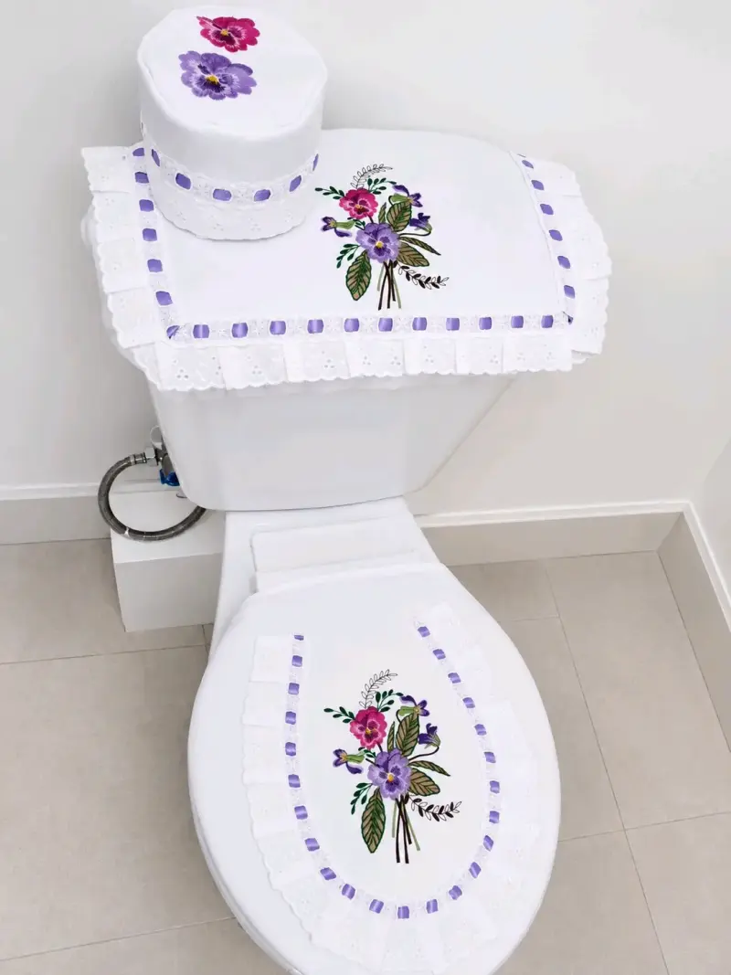 Juego de cubiertas para baño con bordado floral