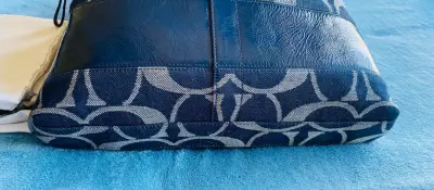 Bolso Coach de tela azul con detalles en cuero - miniatura 4