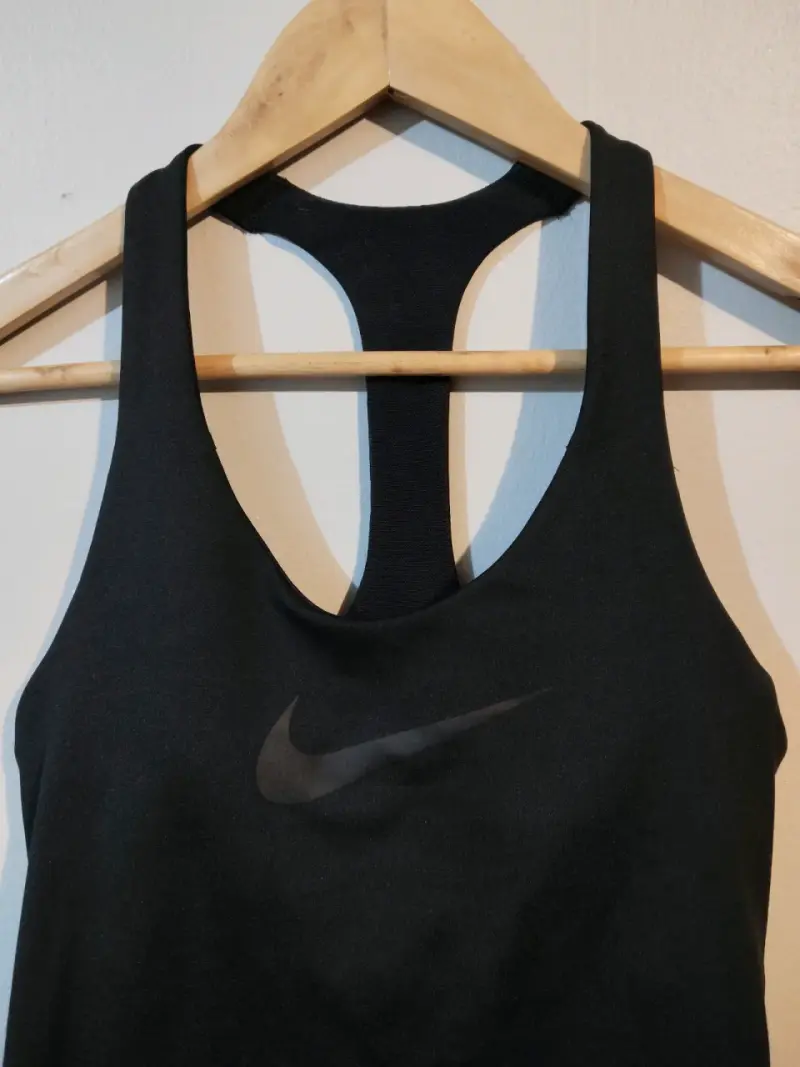 Polera deportiva negra Nike para mujer - 2