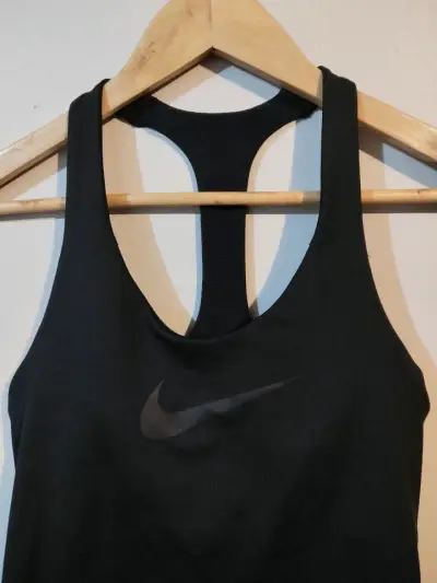 Polera deportiva negra Nike para mujer - miniatura 2