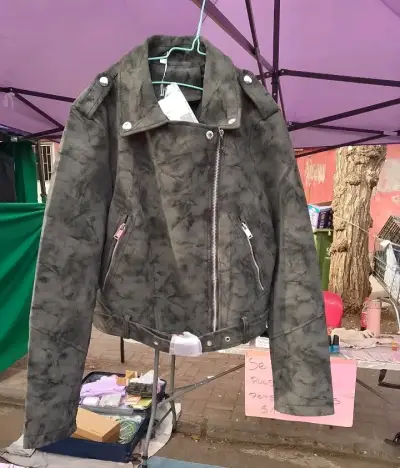 Chaqueta de cuero sintético verde estilo biker - miniatura 1