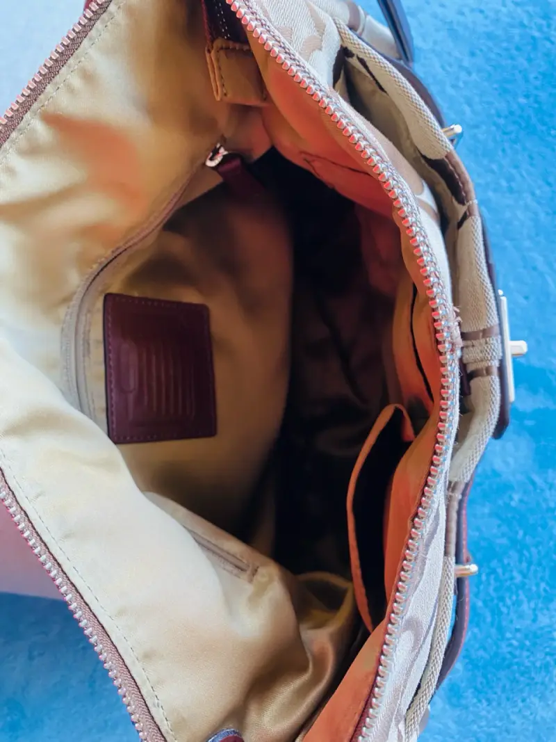 Bolso de hombro Coach beige con monograma - 3
