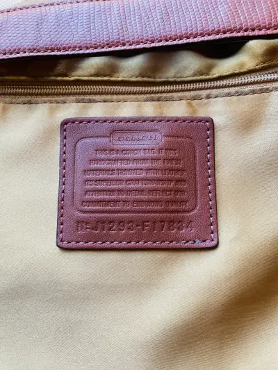 Bolso de hombro Coach beige con monograma - miniatura 4
