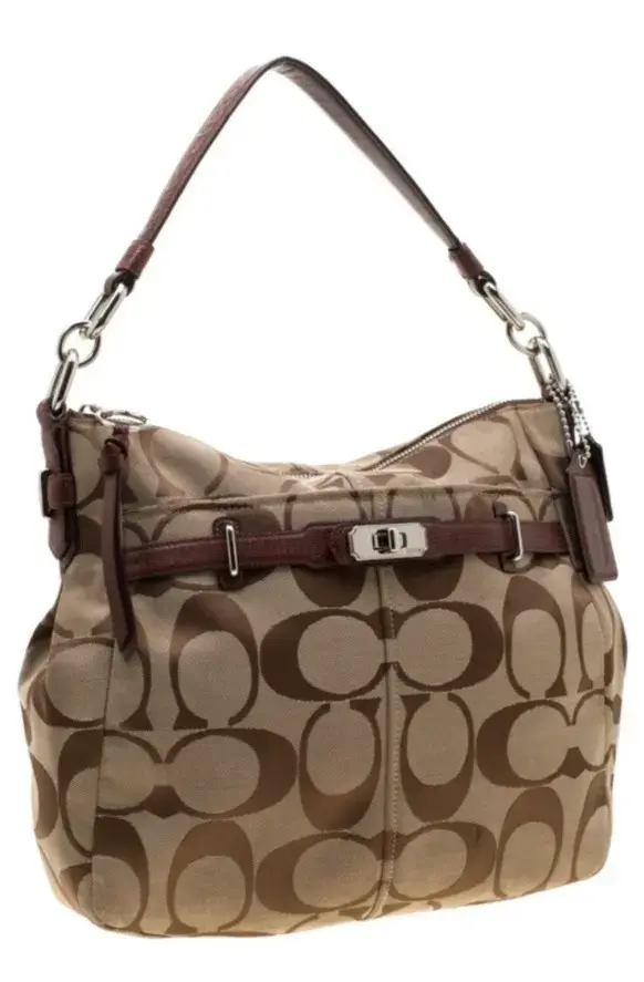 Bolso de hombro Coach beige con monograma - 6
