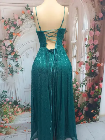 Vestido largo de fiesta verde  con lentejuelas - miniatura 1