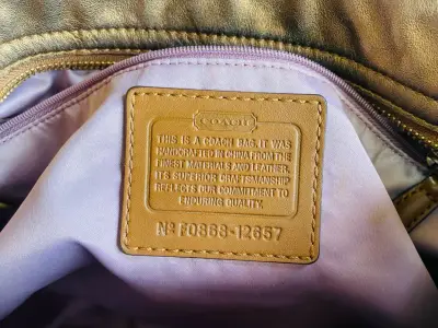 Bolso de hombro Coach marrón con monograma - miniatura 5