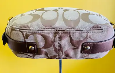 Bolso de hombro Coach marrón con monograma - miniatura 6