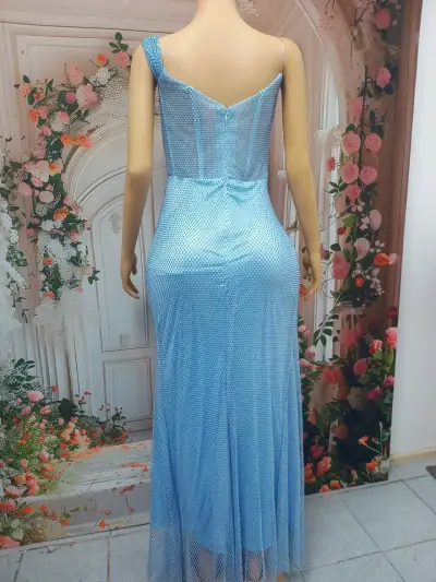 Vestido de fiesta celeste con malla de piedras - miniatura 2