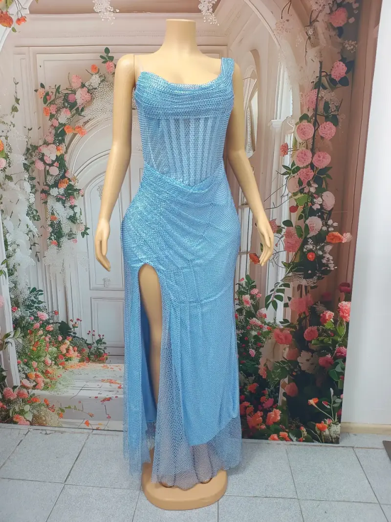 Vestido de fiesta celeste con malla de piedras - 5