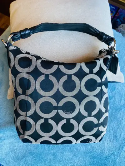 Bolso de hombro Coach con diseño icónico - miniatura 4