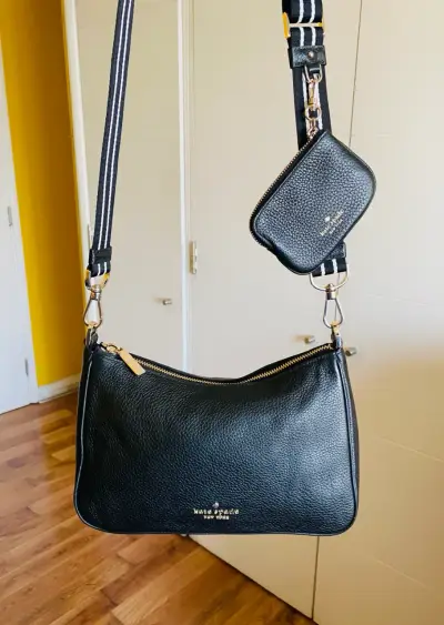 Cartera negra con correa ajustable Kate Spade - miniatura 2