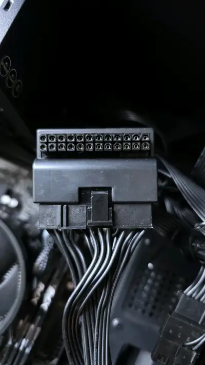 Adaptador en angulo para puerto Atx de placa madre - miniatura 1