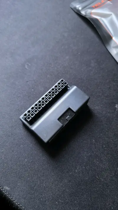 Adaptador en angulo para puerto Atx de placa madre - miniatura 3