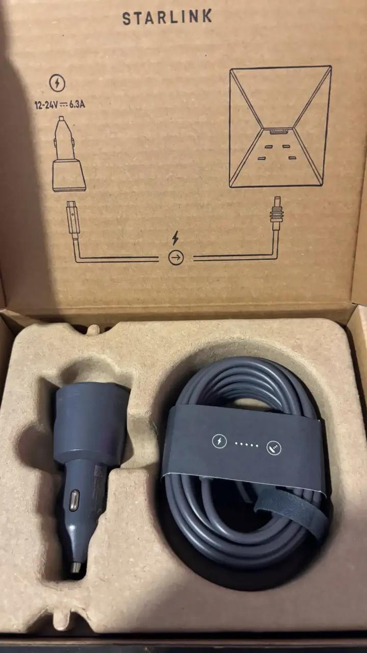 Cargador de auto Starlink con cable