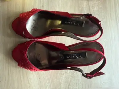 Tacones rojos con cristales elegantes - miniatura 4