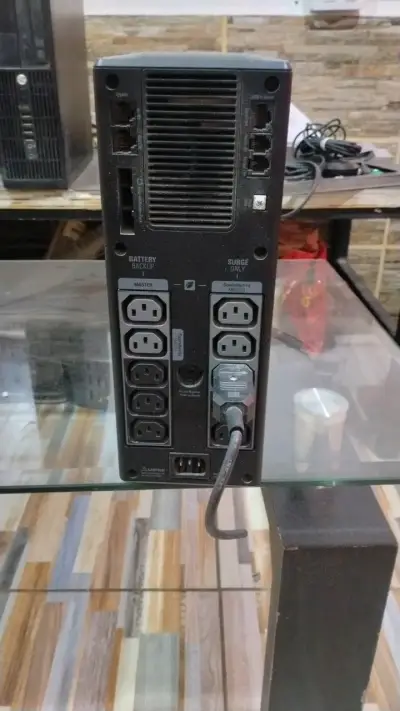 UPS APC Back-UPS Pro 1500VA en buen estado - miniatura 1