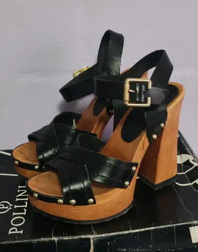 Sandalias de tacón alto de cuero negro - miniatura 1