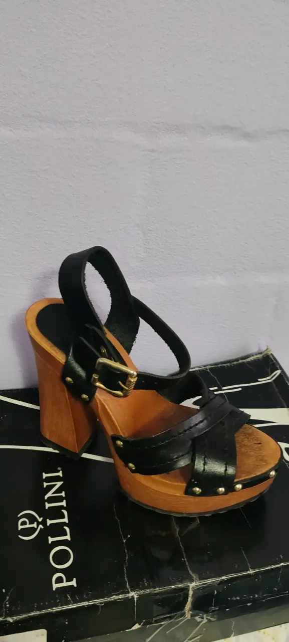 Sandalias de tacón alto de cuero negro - 5