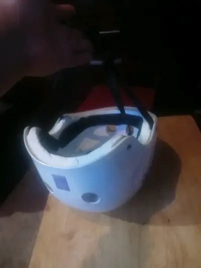 Casco de bicicleta blanco con diseño floral - miniatura 4
