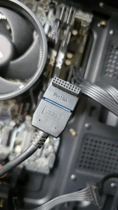 Conector USB 3.0 en angulo para PC - miniatura 1