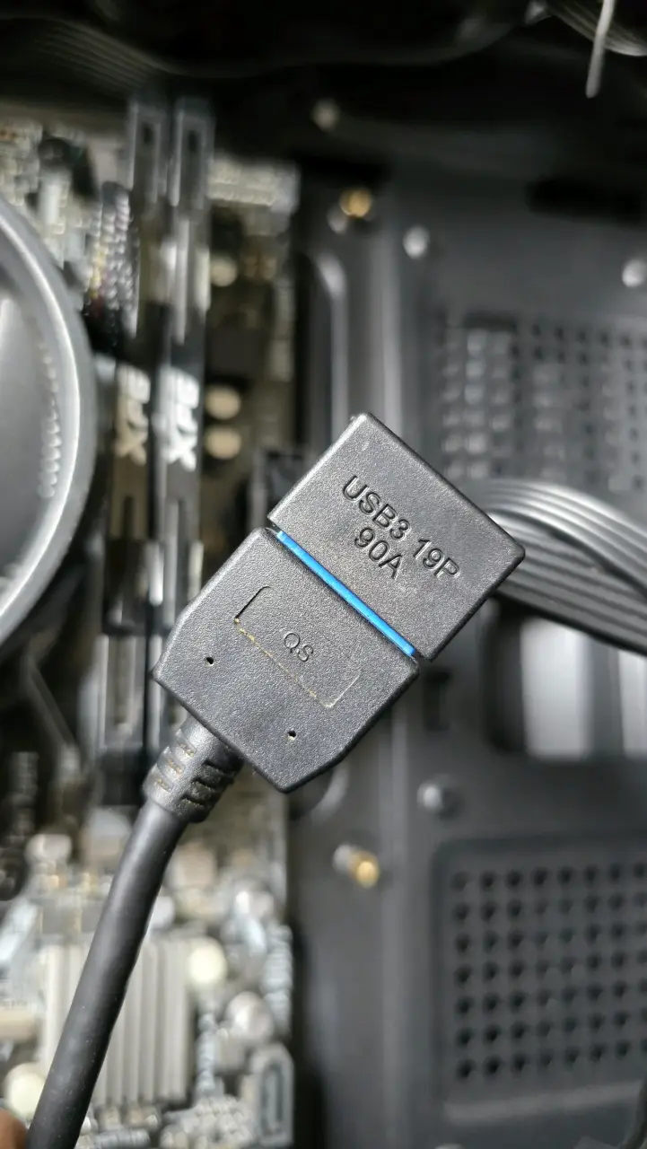 Conector USB 3.0 en angulo para PC - 2