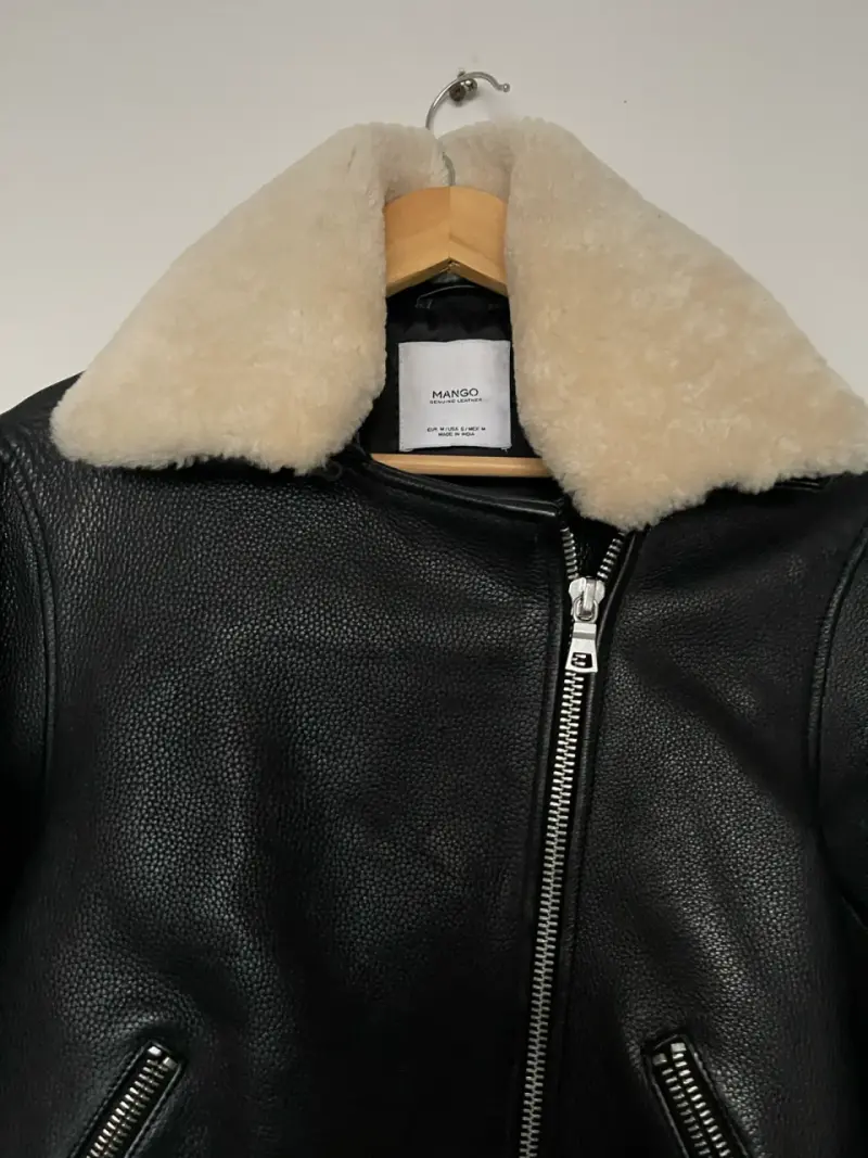 Chaqueta de cuero negra con cuello de lana Mango - 4